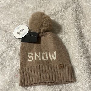NWT snow hat beige with off white colors and Pom at the top.